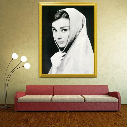 Audrey Hepburn - Ein ikonisches Porträt - Diamond Painting