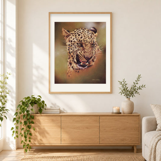 Bhagya - Kunst des Eric Wilson als gerahmtes Diamond Painting im Wohnzimmer