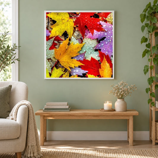Bunte Blätter als gerahmtes Diamond Painting im Wohnzimmer