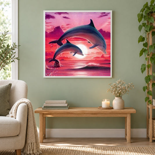 Delfin Paar als gerahmtes Diamond Painting im Wohnzimmer