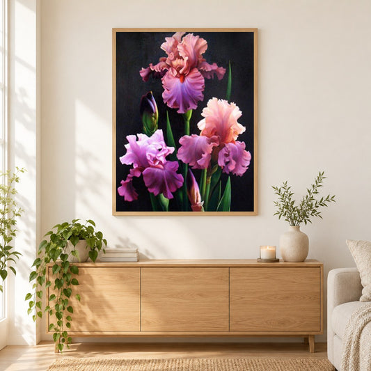 Iris als gerahmtes Diamond Painting im Wohnzimmer