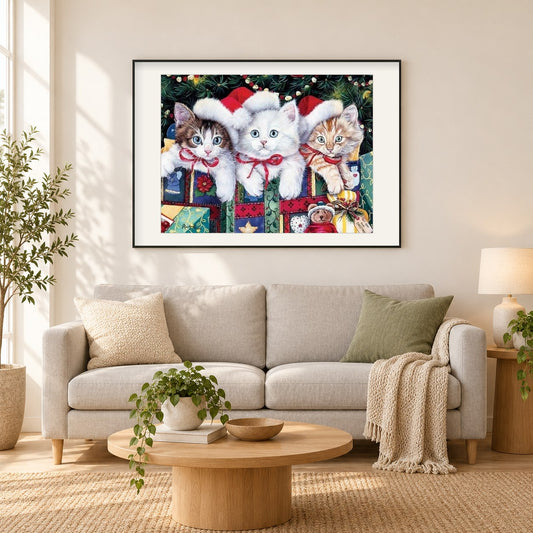 Katzen an Weihnachten als gerahmtes Diamond Painting im Wohnzimmer