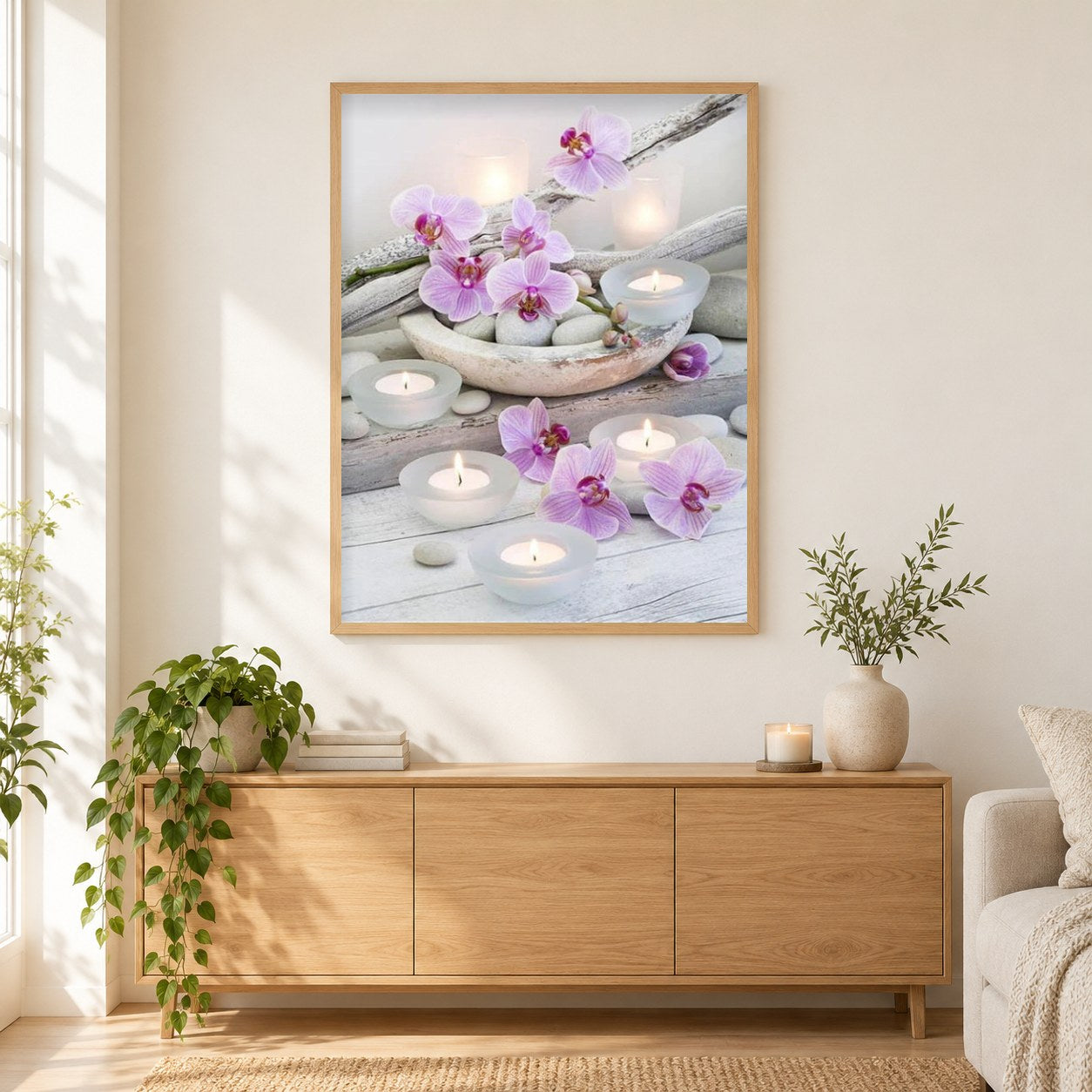 Kerzen und Blumen als gerahmtes Diamond Painting im Wohnzimmer