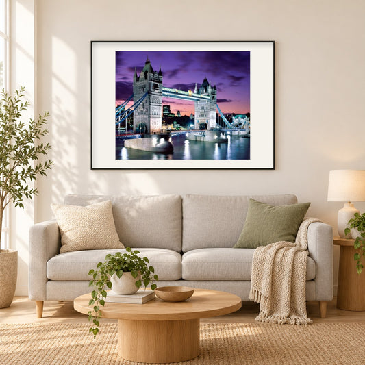 Londoner Turmbrücke als gerahmtes Diamond Painting im Wohnzimmer