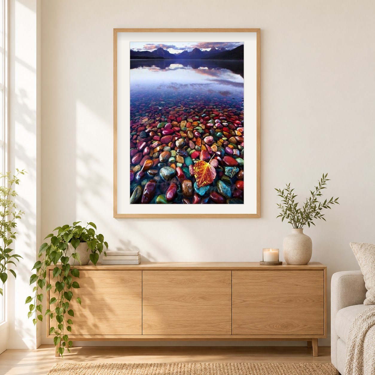 Rainbow Rocks Lake als gerahmtes Diamond Painting im Wohnzimmer