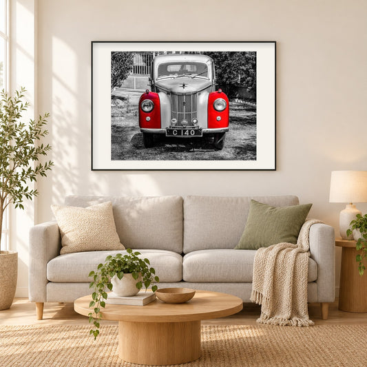 Rot & Silber Oldtimer als gerahmtes Diamond Painting im Wohnzimmer
