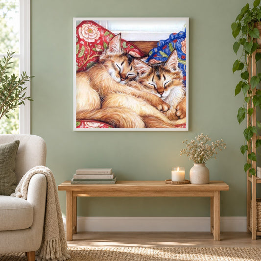 Schlafende Katzen als gerahmtes Diamond Painting im Wohnzimmer