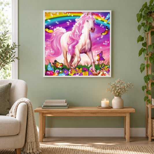 Schmetterlinge & Fantasy Pferd mit Regenbogen Hintergrund als gerahmtes Diamond Painting im Wohnzimmer
