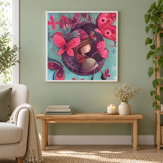 Schmetterlinge & kleine Fee als gerahmtes Diamond Painting im Wohnzimmer