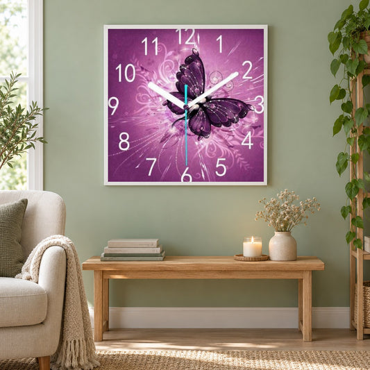 Schmetterlingsuhr als gerahmtes Diamond Painting im Wohnzimmer
