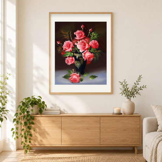 Schwarze Vase & rosa Rosen als gerahmtes Diamond Painting im Wohnzimmer