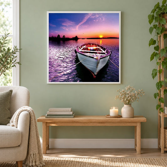 Sonnenuntergang & Boot als gerahmtes Diamond Painting im Wohnzimmer