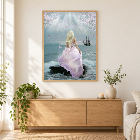 Wunderschöne Dame, die im Ozean steht als gerahmtes Diamond Painting im Wohnzimmer